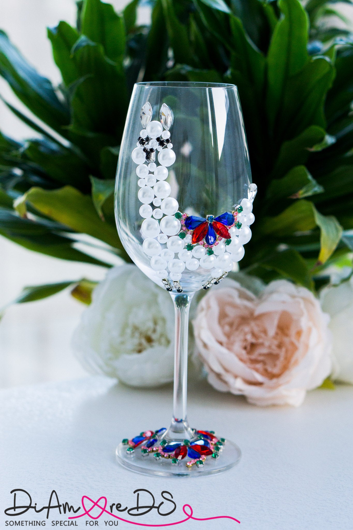 Party wine glass with pearls