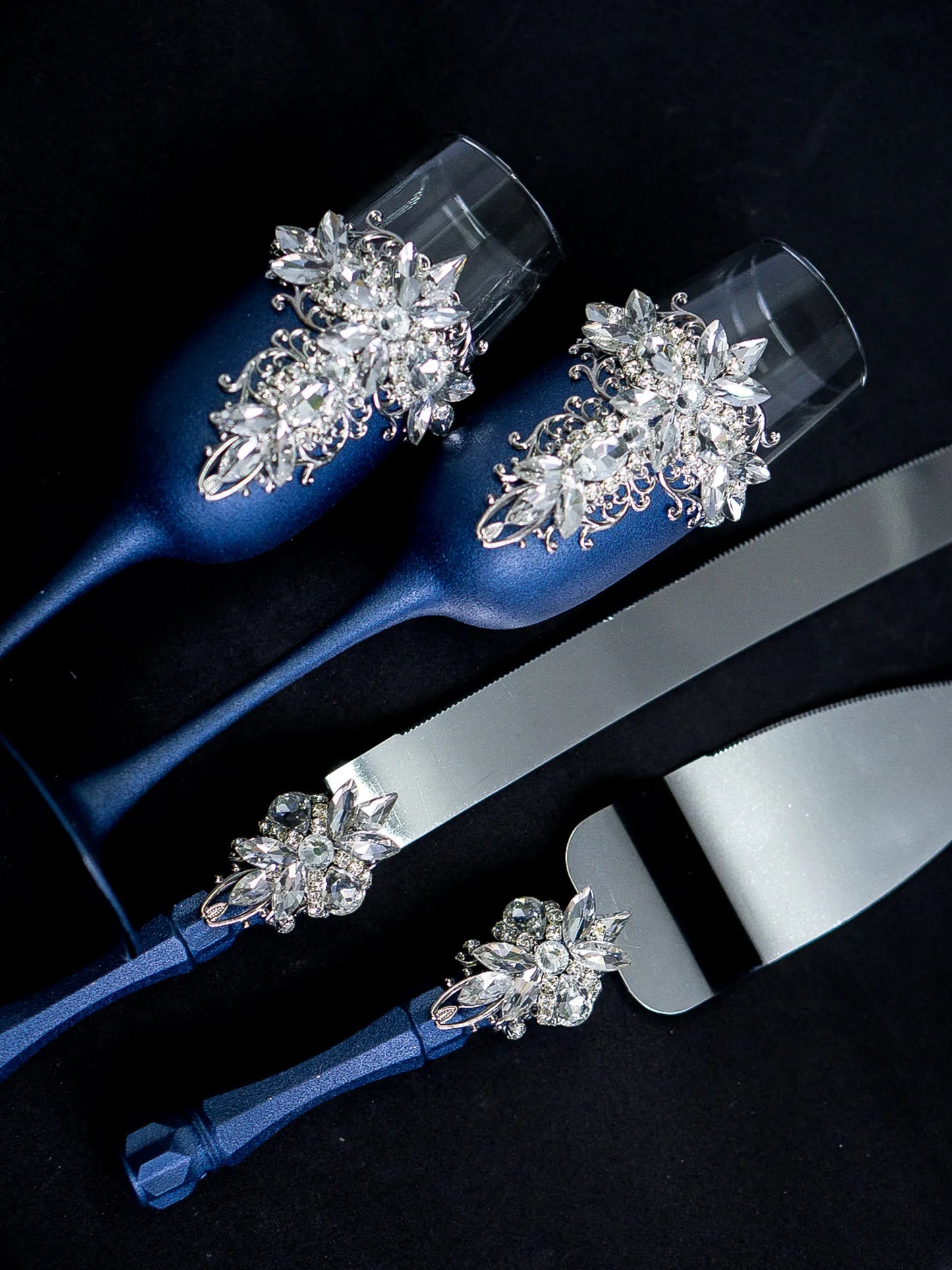 Personalized wedding cake utensils with filigree