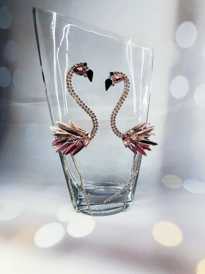  Elegant engraved vase with flamingo motif