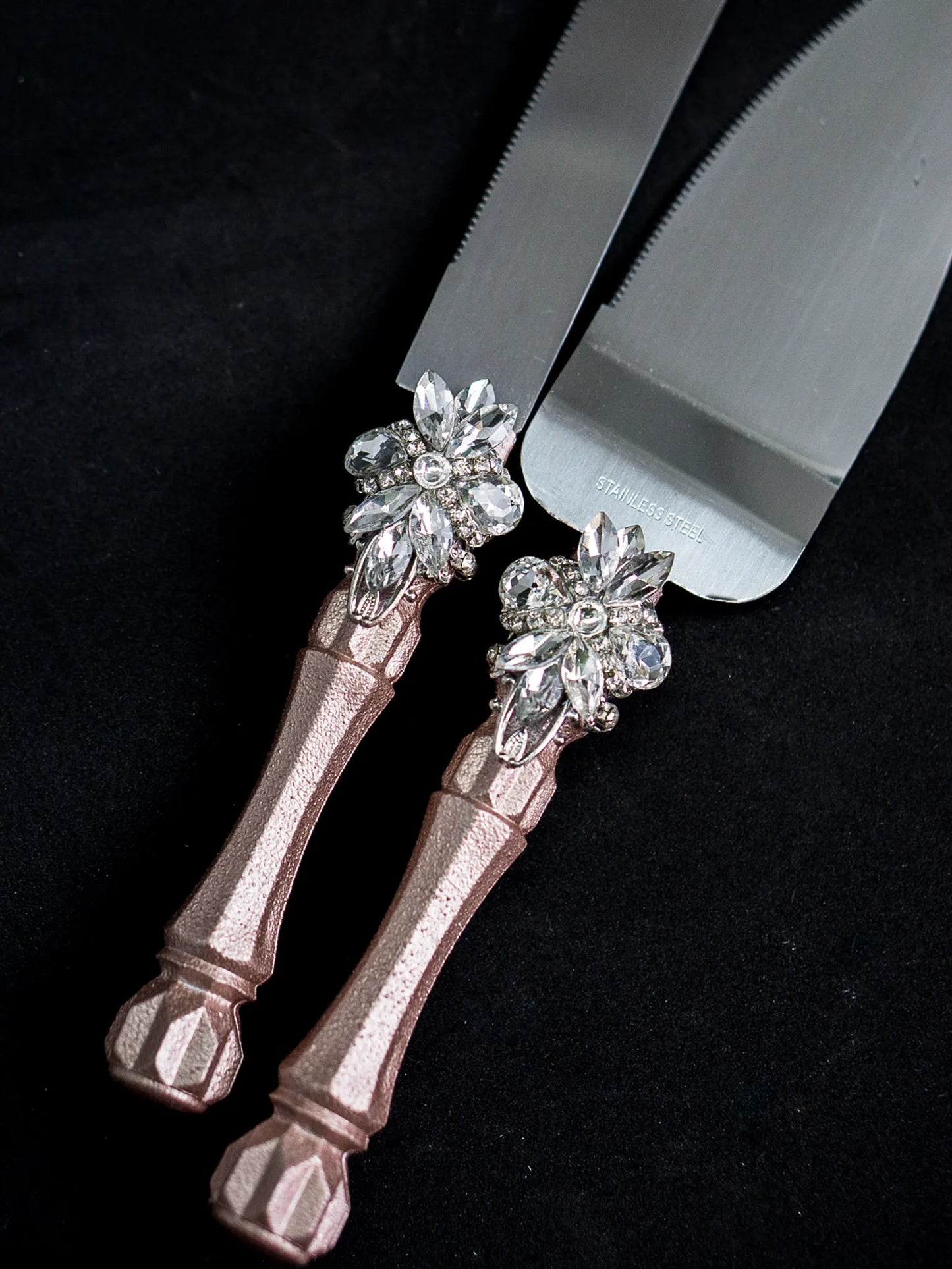 Gloria Engraved Rose Gold and Silver Crystal Cake and Knife Wedding Set