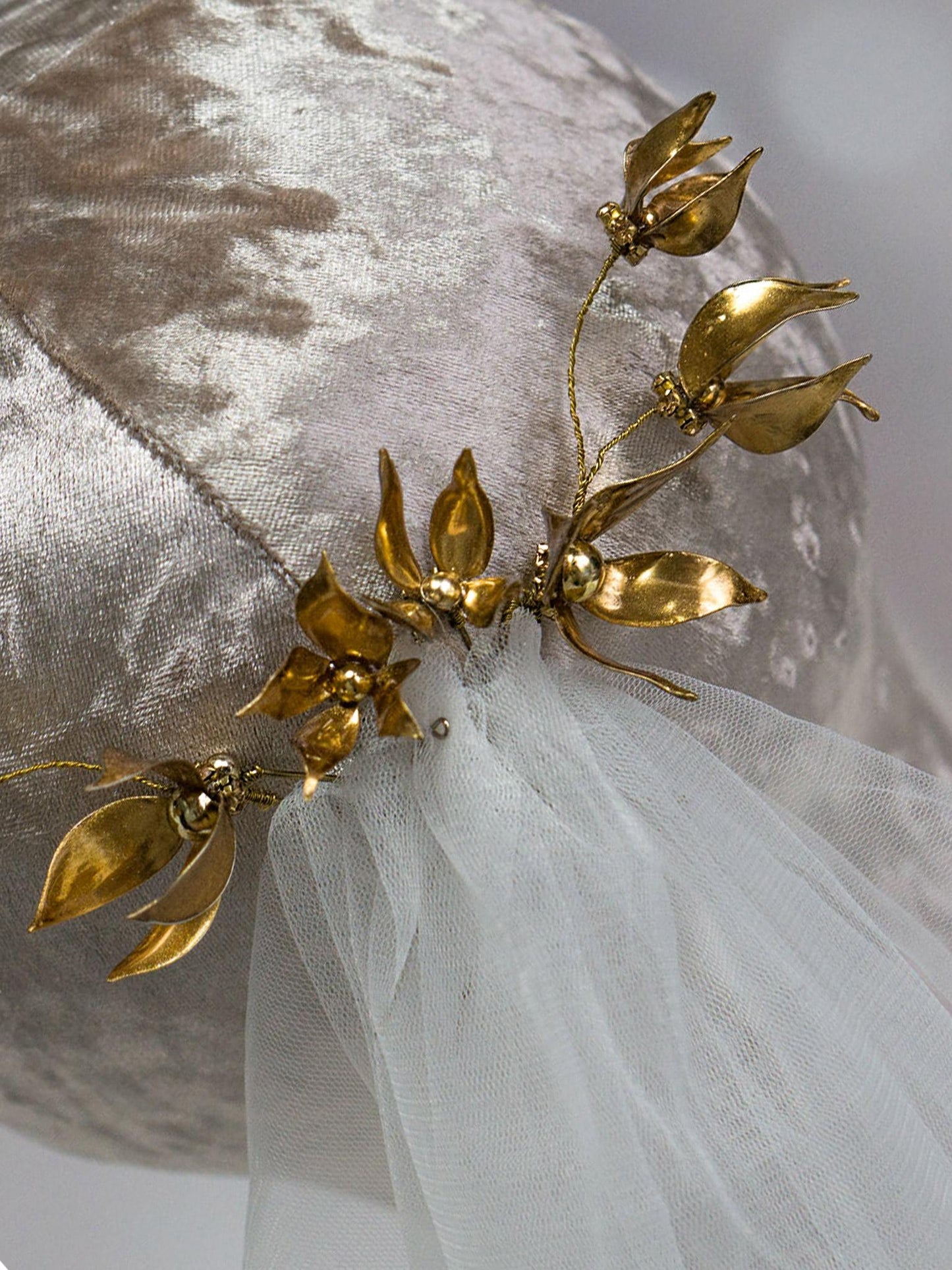 Set of Four Luxurious Golden Hair Accessories for Brides and Bridesmaids
